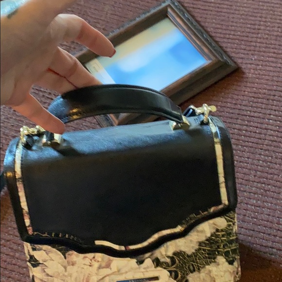 Handbag - Picture 6 of 7